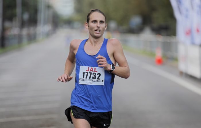 Hamish Carson finishes the  2016 Honolulu Marathon